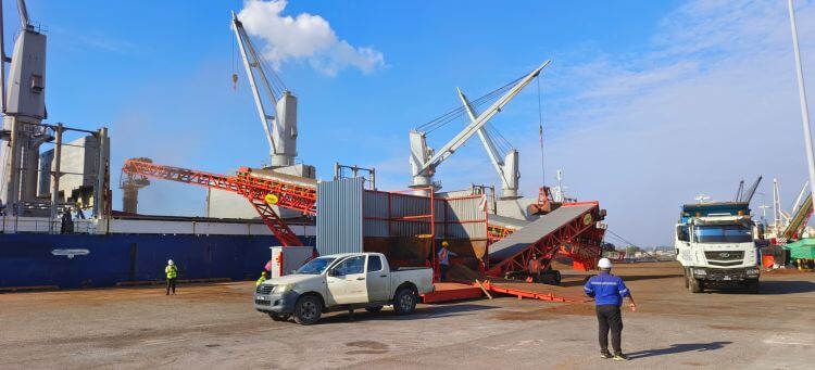 mobile truck unloader conveyor