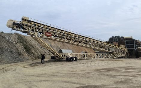 What is the Difference Between a Truck Unloader and a Radial Telescopic Stacker?