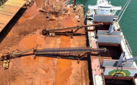 Performance of Mobile Ship Loaders in Handling Different Bulk Materials (e.g., Sulfur, Fertilizers)