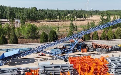 How to Realize Long-Distance Material Conveying in Mines Using Mobile Hopper Feeders