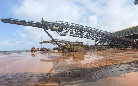 Fully Adaptable Mobile Shiploader for Mines and Ports