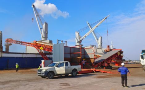 Mobile Truck Unloader Conveyor: An Efficient Transfer Solution for Global Bulk Material Unloading