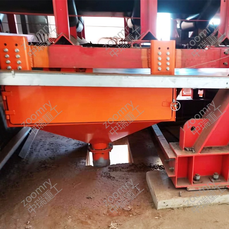 Integrated Belt Cleaning System with Spray Bars